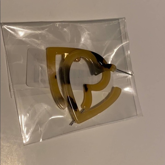 Tortoise Tan & Black Heart Drop Earrings - Picture 4 of 5